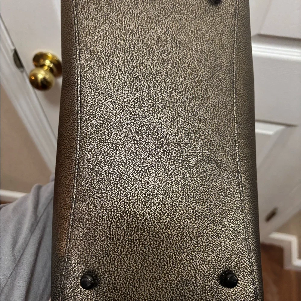 Coach G1481-33859 Crosby Carryall Metallic Gold Crackle Leather/Gunmetal Hrdware - Picture 12 of 16